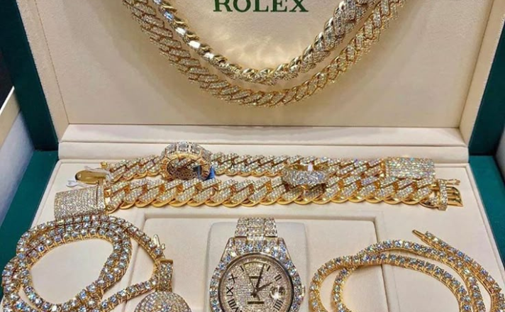 How to Safely Travel with Expensive Jewelry