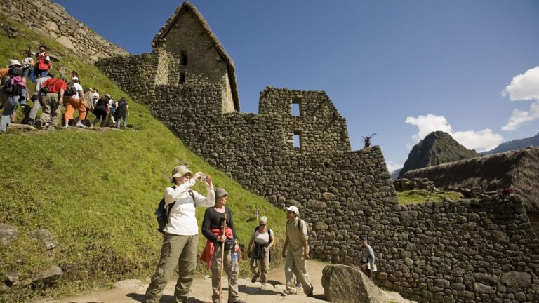 7 Best Adventures in Peru for Families on a Budget